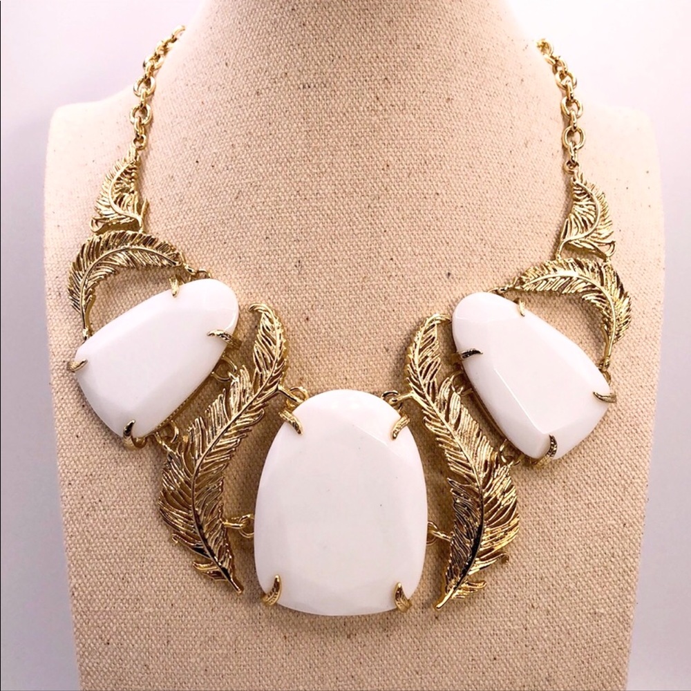Kendra Scott chunky leaf necklace